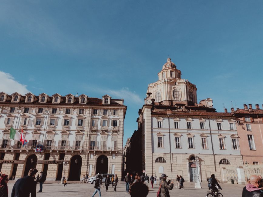 Piazza Castello a Torino — palazzi storici e cuore del centro